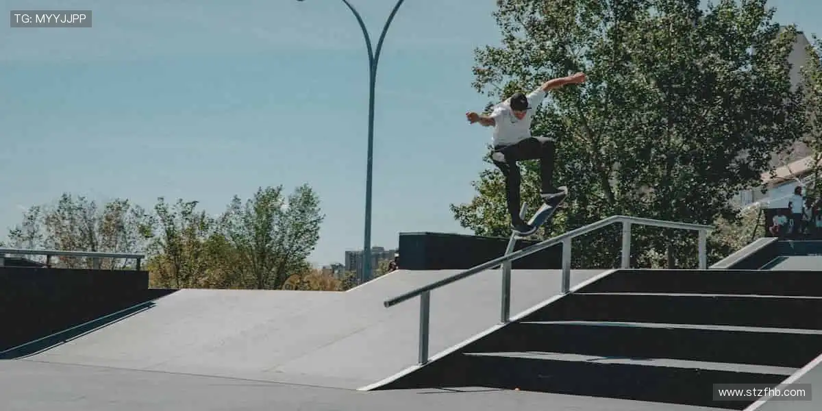 📱 实时互动,畅聊赛事!💬